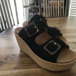 Sketchers wedge sandal buckle detail